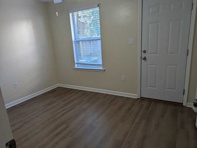 Building Photo - 2410 Quazar Cir