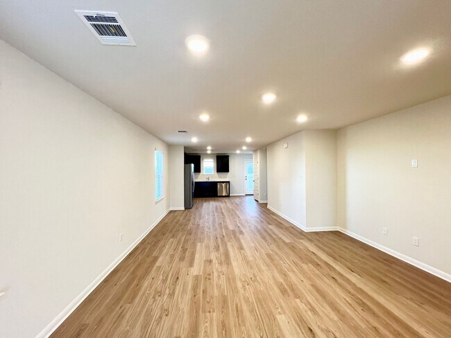 Building Photo - 3 bedroom, 2 bath home for lease