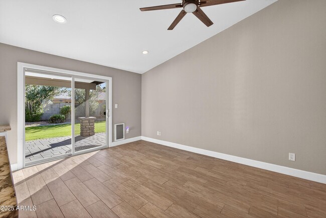 Building Photo - 6833 E Kelton Ln