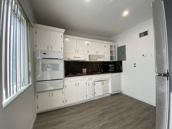 Building Photo - 219 Antilla Ave
