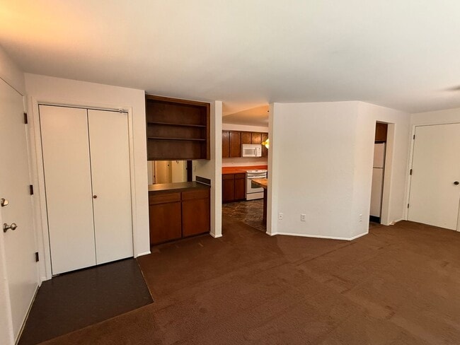 Building Photo - 2Bd/1.75Ba Issaquah Home