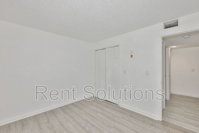 Building Photo - 2500 Winding Creek Blvd