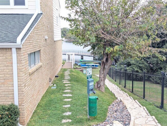 Building Photo - 1818 S Lakeshore Blvd