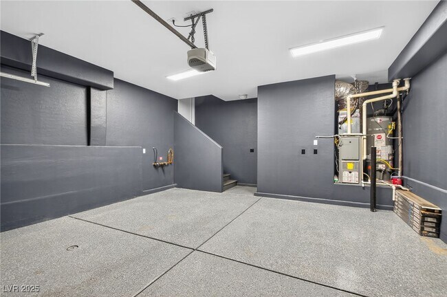 Building Photo - 10091 Sand Key St