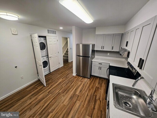 Building Photo - 200 Hamilton Ave