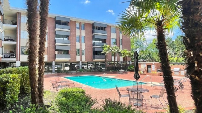 Building Photo - 1300 Queens Rd