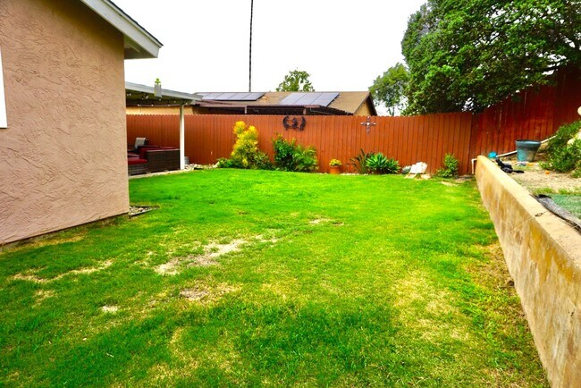 Building Photo - Quaint Four Bed/ Two Bath in Oceanside