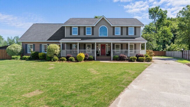 Building Photo - Spacious 5 Bed 4.5 Bath Available July 2026