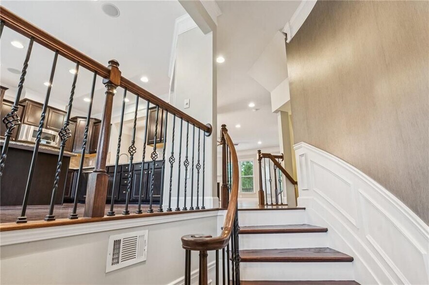 Building Photo - 1514 Woodbridge Way NE