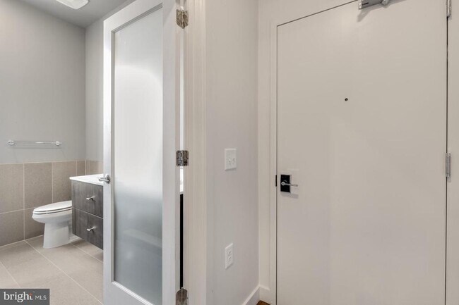 Building Photo - 525 N 41st St