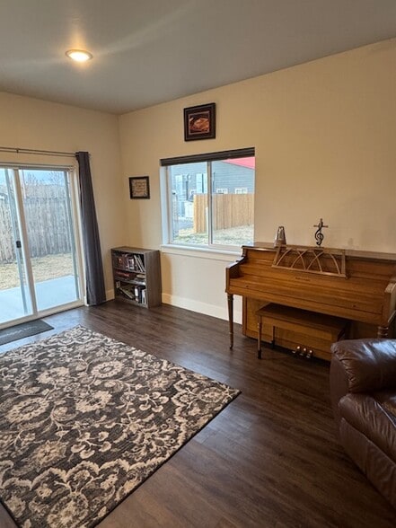 Building Photo - 205 Manhattan South Rd