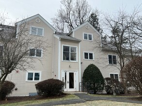 Building Photo - Garden Style, 1 BR Condo In A Prime Amherst Location!