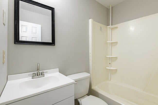 Building Photo - 4008 Gloucester Dr