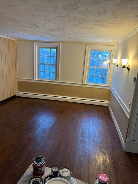 Building Photo - 310 Main St