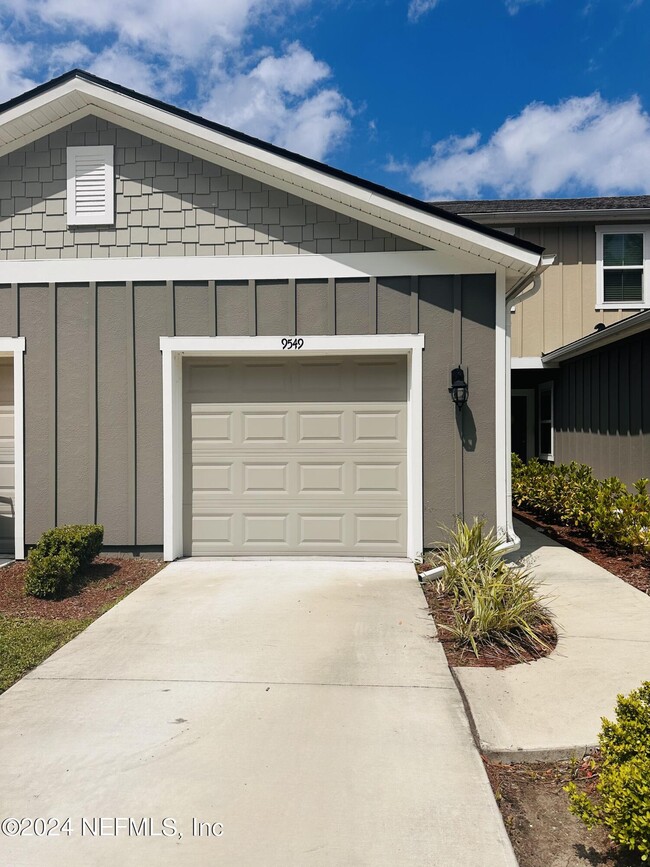 Building Photo - 9549 Star Dr