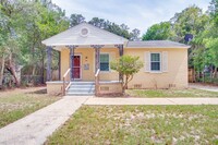 Building Photo - Beautifully Renovated 2BR in Navy Point - ...