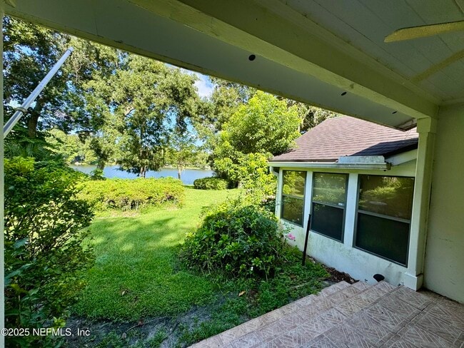 Building Photo - 1692 E Holly Oaks Lake Rd