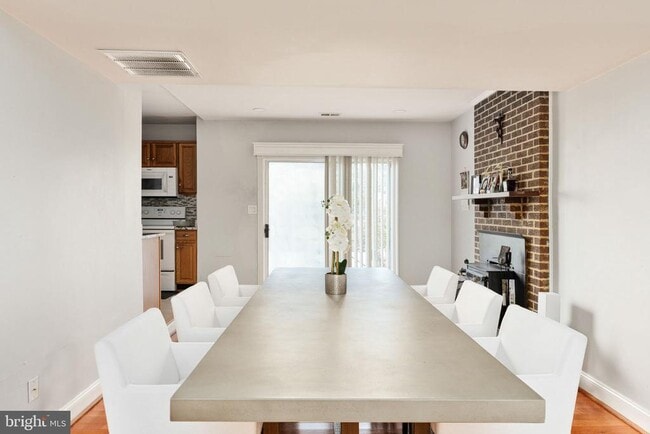 Building Photo - 2160 Veenendaal Ct