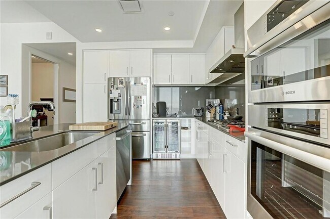 Building Photo - 301 West Ave