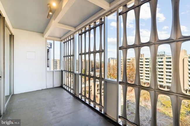 Building Photo - 1301 Delaware Ave SW