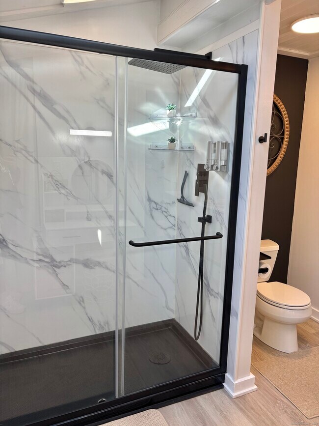 Building Photo - 11 Mohawk Trail