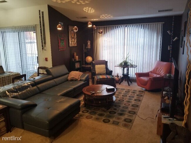 Building Photo - 3 br, 2 bath Townhome - 2610 Old Camden Sq