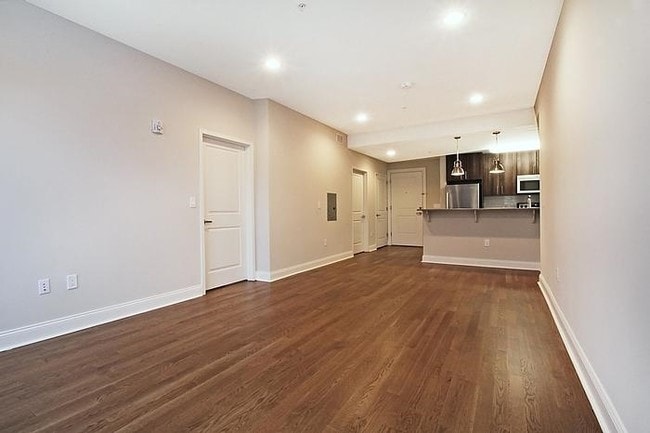 Primary Photo - 100 Marshall St