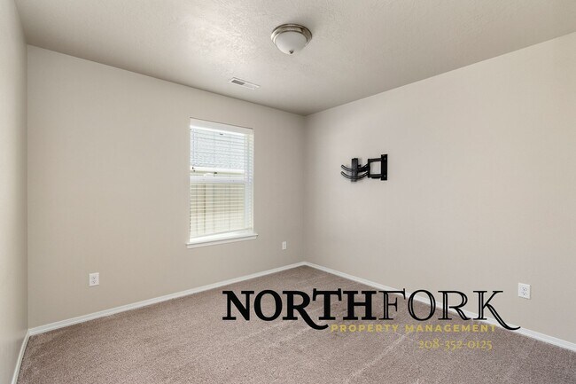 Building Photo - Great Nampa Rental with 3 car garage