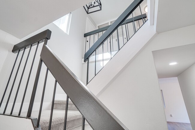 Building Photo - Dain House