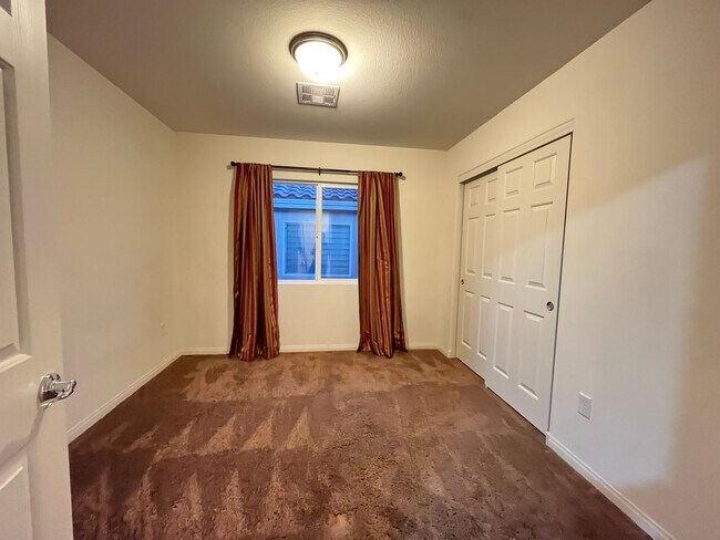Building Photo - Desirable 4 Bedroom 2.5. Bathroom home in ...
