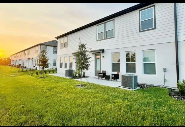 Building Photo - 1844 Sanibel Dr