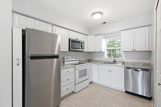 Building Photo - 25736 Lira Ln