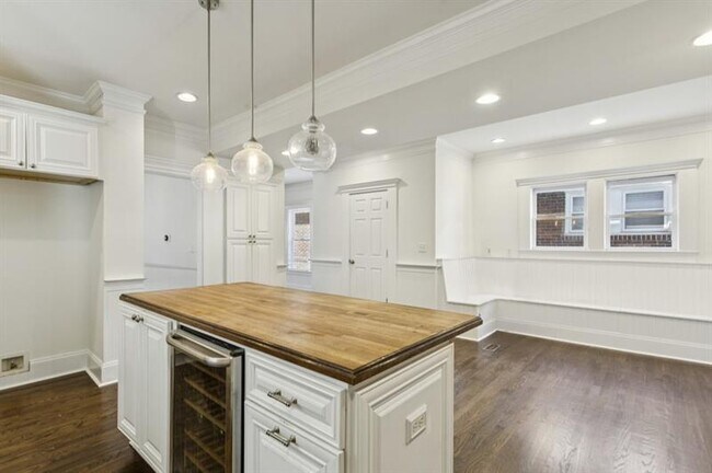 Building Photo - 546 Highland Ave NE