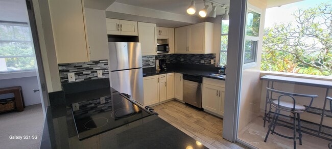 Building Photo - 84 Pukihae St