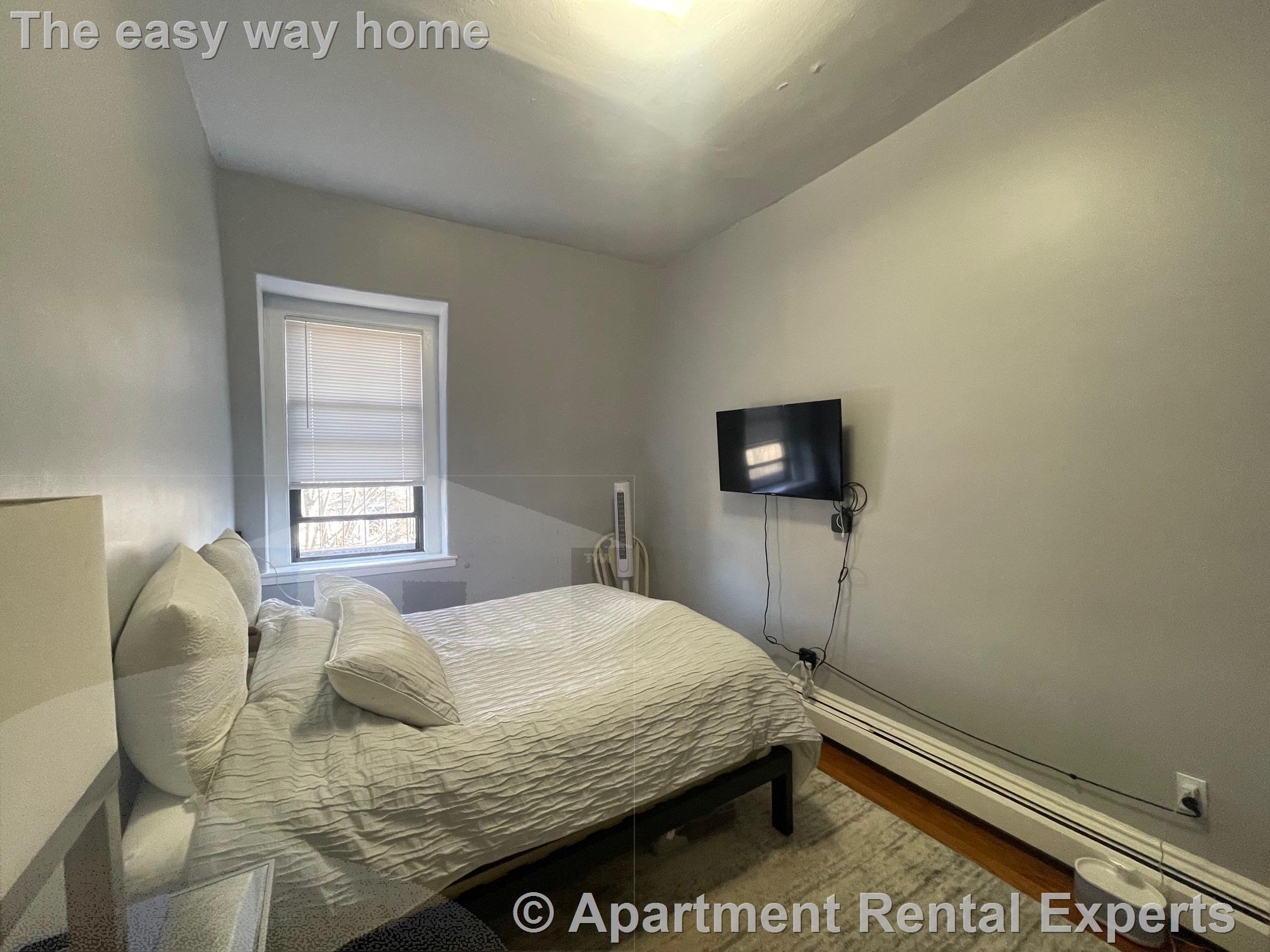 Building Photo - 61 Adams St