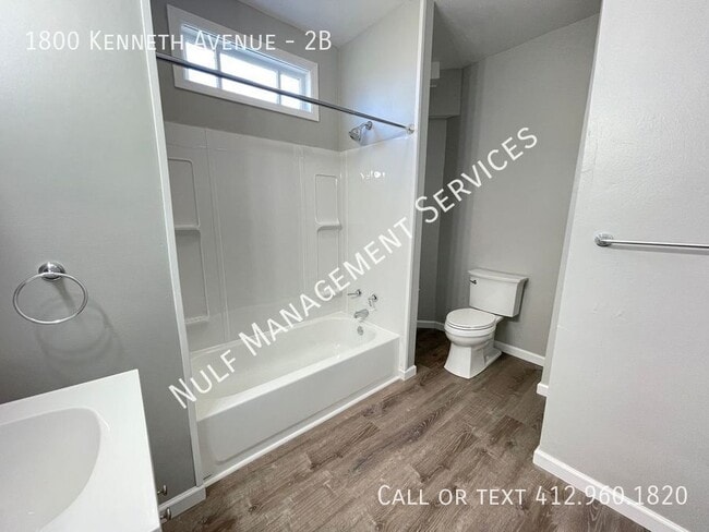 Building Photo - 1800 Kenneth Ave