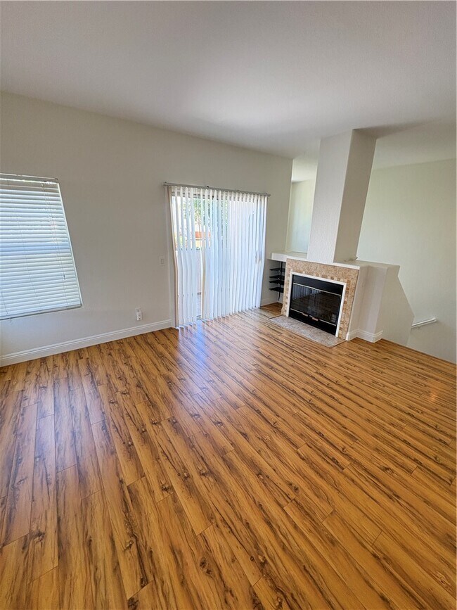 Building Photo - 1028 S Rossano Way