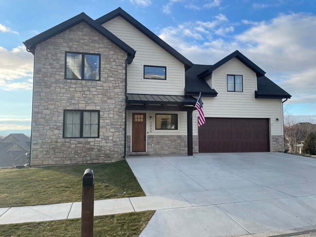 Building Photo - 2030 150 W