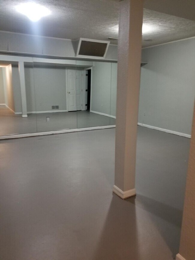 Building Photo - 3520 Meadow grove Trail Beautiful 2 Bedroo...
