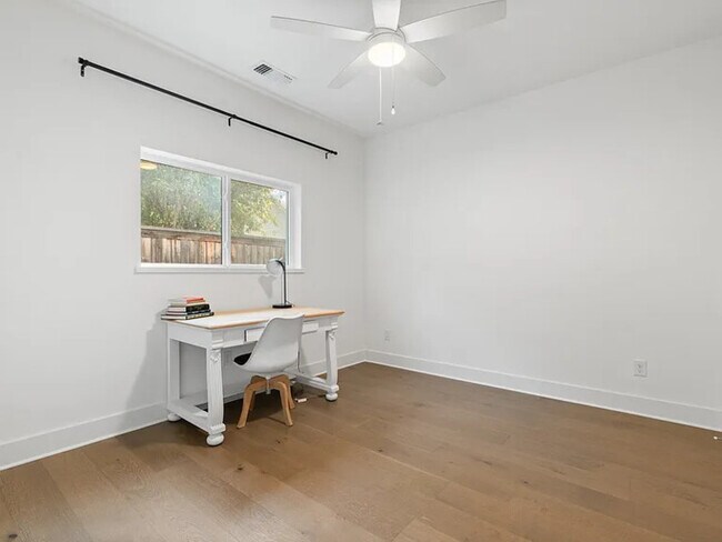 Building Photo - 2825 Townsend Dr