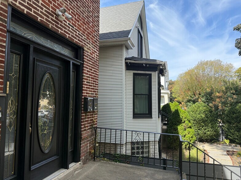 Building Photo - 4034 N Monticello Ave