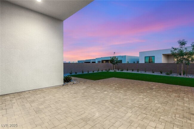 Building Photo - 10793 Vista Altura Ave