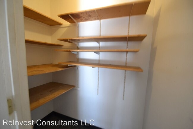 Building Photo - 2 br, 1 bath House - 1944 Chaucer Dr #B