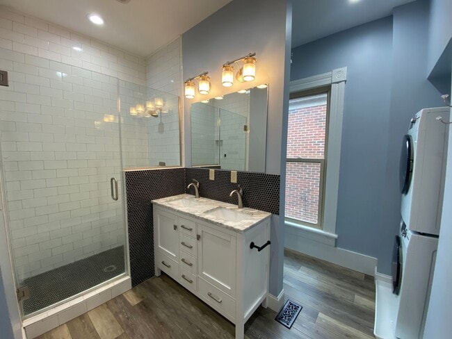 Building Photo - Harrison West 2 Bedroom