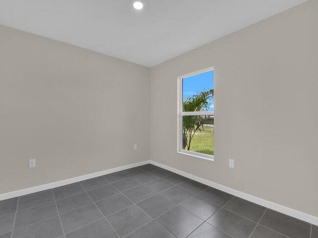 Building Photo - 1110 NW 18th Ave