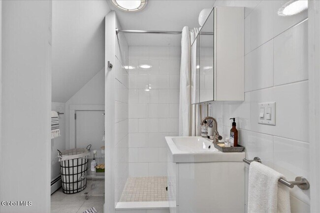 Building Photo - 5 Swanner Ln