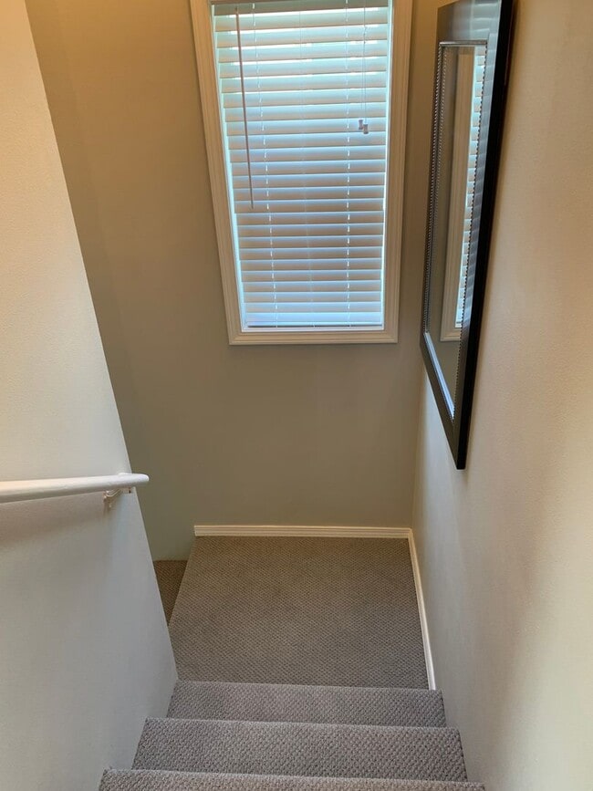 Building Photo - Gorgeous 2 Bed 1.5 Bath Condo For Rent