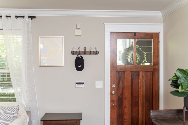 Building Photo - 3 Bedroom Flat, End unit Apartment - Available at Woodlands with $500 deposit. Ask your leasing a...