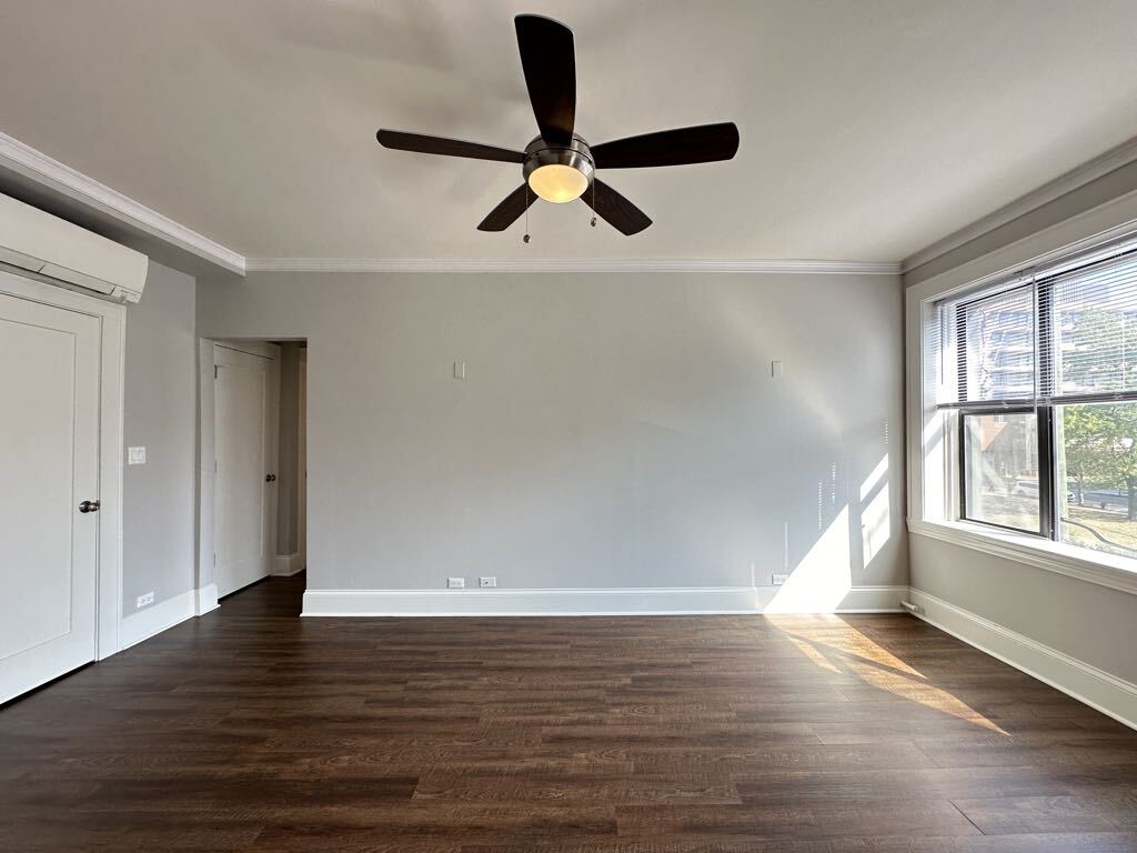 Building Photo - 817 W Lakeside Pl