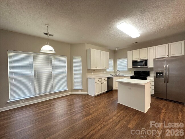 Building Photo - 5650 Berry Ridge Dr